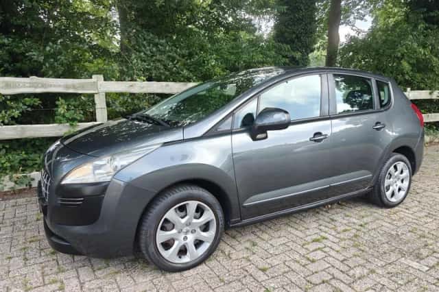 Peugeot 3008 (2012) thumbnail 2