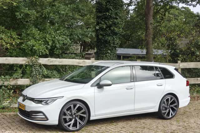 Volkswagen Golf (2024) thumbnail 2