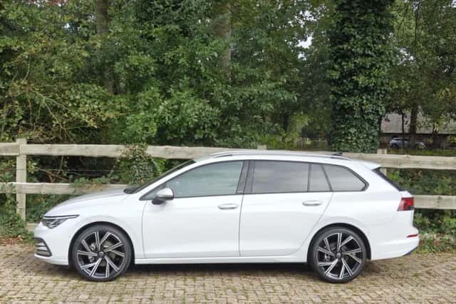 Volkswagen Golf (2024) thumbnail 3