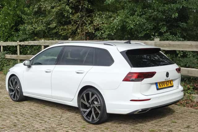 Volkswagen Golf (2024) thumbnail 4