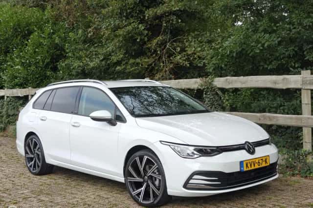Volkswagen Golf (2024) thumbnail 5
