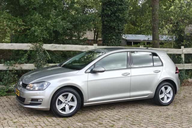 Volkswagen Golf (2015) thumbnail 2