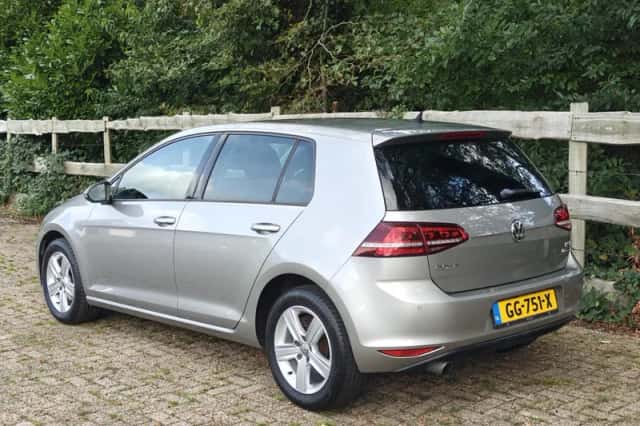 Volkswagen Golf (2015) thumbnail 4