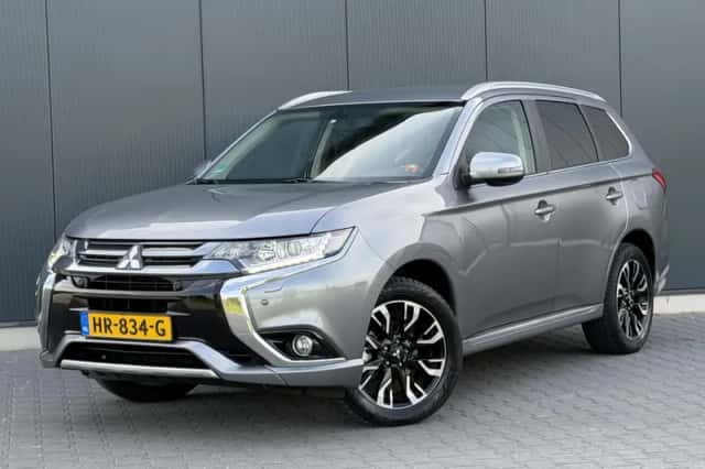 Mitsubishi Outlander (2015) thumbnail 1