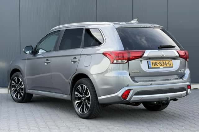 Mitsubishi Outlander (2015) thumbnail 3