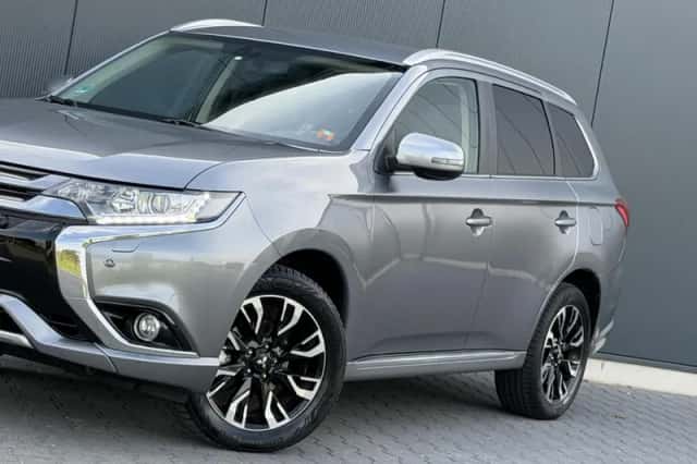 Mitsubishi Outlander (2015) thumbnail 6