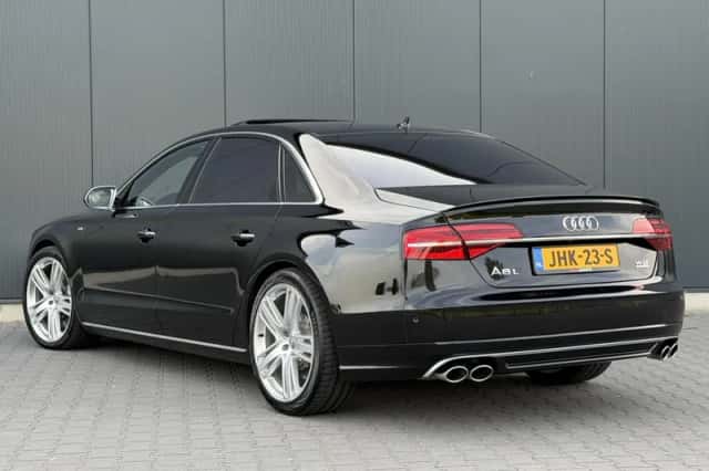 Audi A8 (2015) thumbnail 3