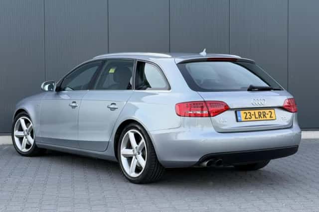 Audi A4 (2010) thumbnail 3