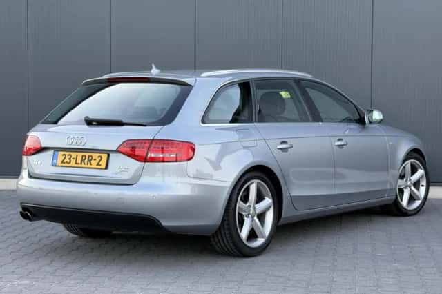 Audi A4 (2010) thumbnail 4