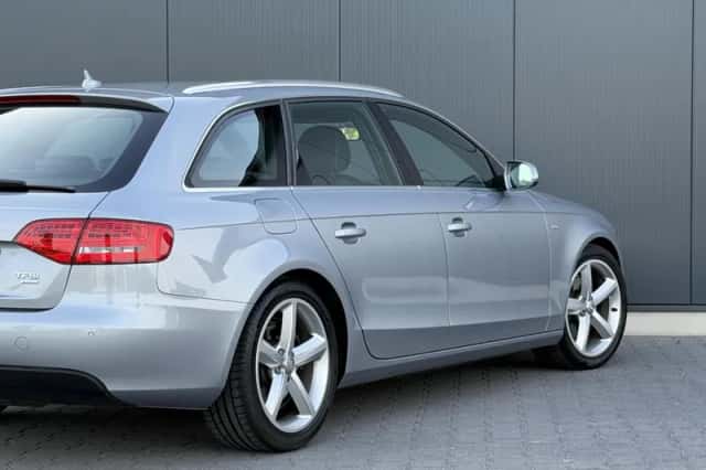 Audi A4 (2010) thumbnail 5