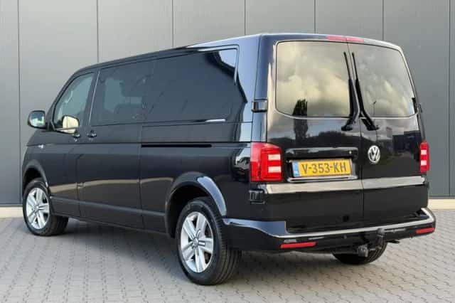 Volkswagen Transporter (2018) thumbnail 3