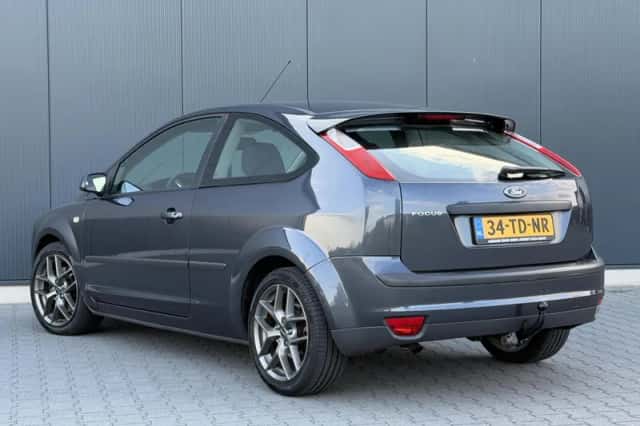 Ford Focus (2006) thumbnail 3