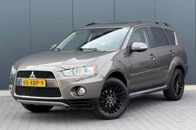 Mitsubishi Outlander (2012) thumbnail 1