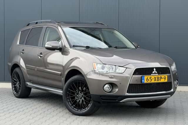 Mitsubishi Outlander (2012) thumbnail 2