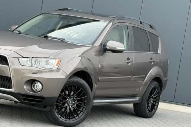Mitsubishi Outlander (2012) thumbnail 6