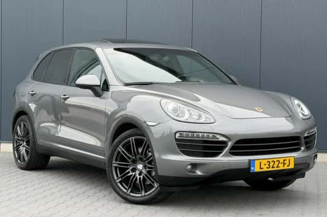 Porsche Cayenne (2010) thumbnail 2