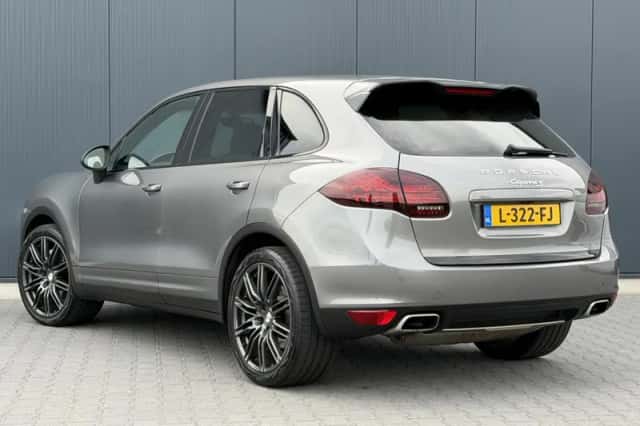 Porsche Cayenne (2010) thumbnail 3