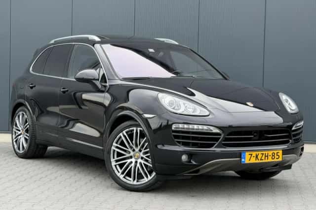 Porsche Cayenne (2010) thumbnail 2