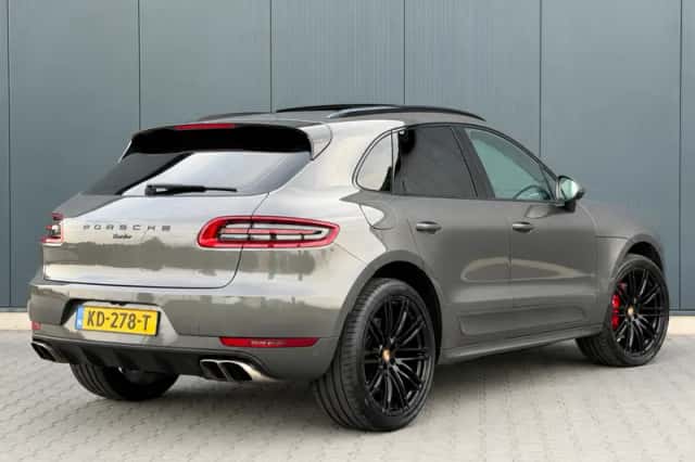 Porsche Macan (2016) thumbnail 4
