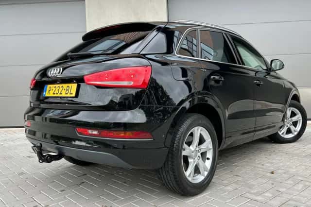 Audi Q3 (2017) thumbnail 2