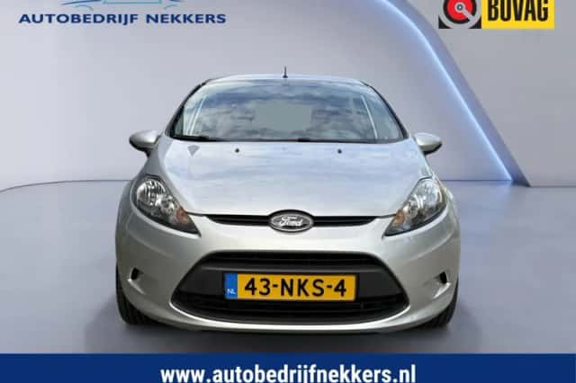 Ford Fiesta (2010) thumbnail 2