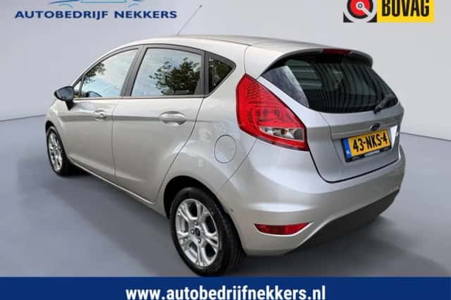 Ford Fiesta (2010) thumbnail 5