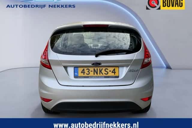 Ford Fiesta (2010) thumbnail 6
