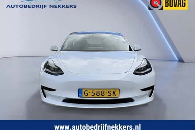 Tesla Model 3 (2019) thumbnail 2