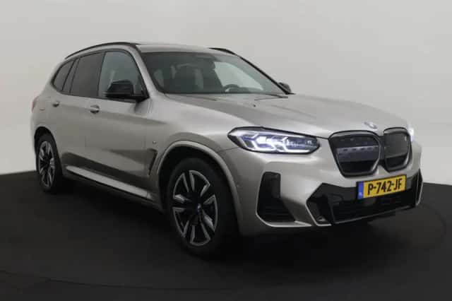 BMW iX3 (2022) thumbnail 2