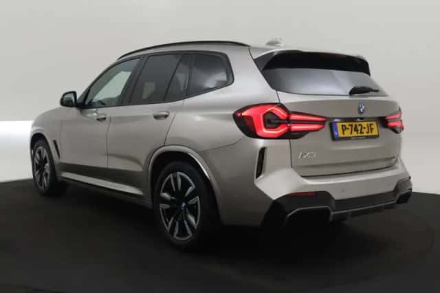 BMW iX3 (2022) thumbnail 3