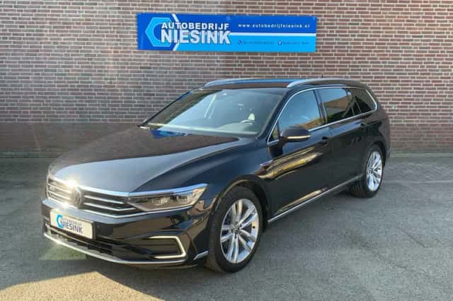Volkswagen Passat (2020) thumbnail 2
