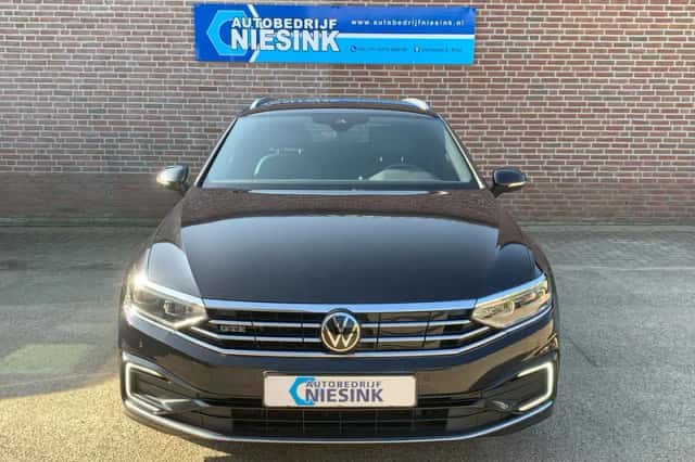Volkswagen Passat (2020) thumbnail 3