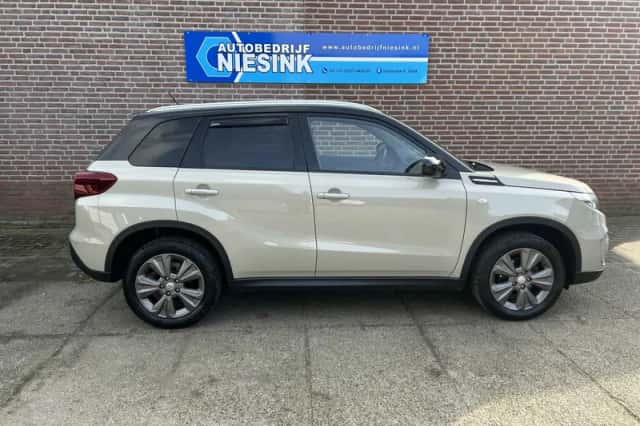 Suzuki Vitara (2020) thumbnail 6