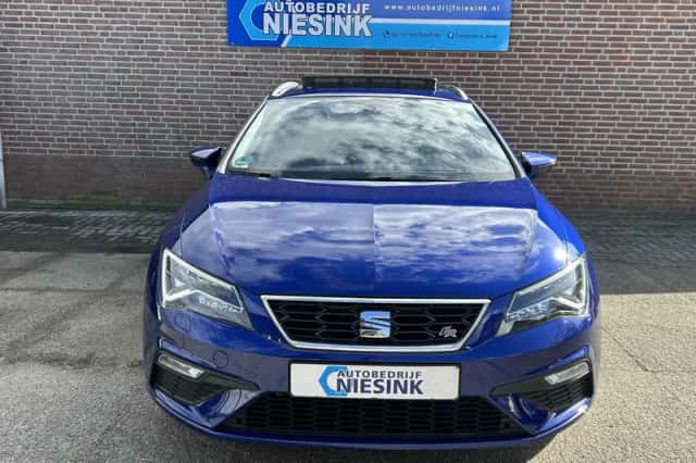 SEAT Leon (2017) thumbnail 3
