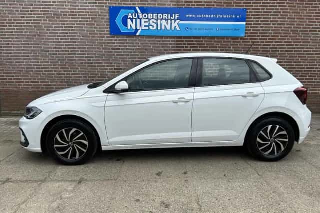 Volkswagen Polo (2023) thumbnail 5