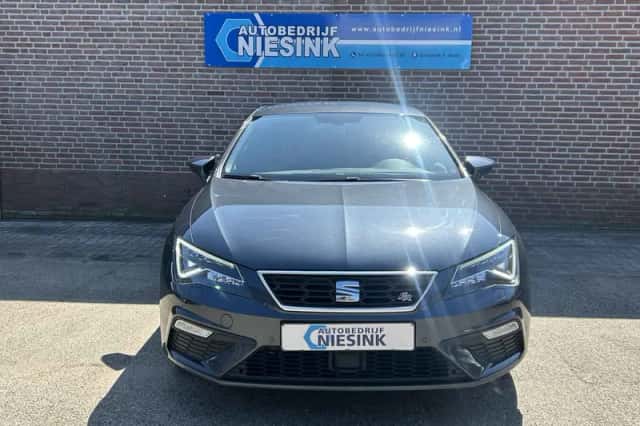 SEAT Leon (2018) thumbnail 3