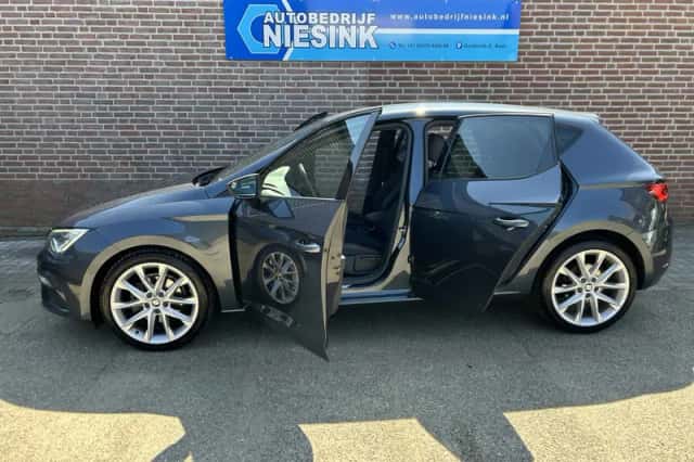 SEAT Leon (2018) thumbnail 4