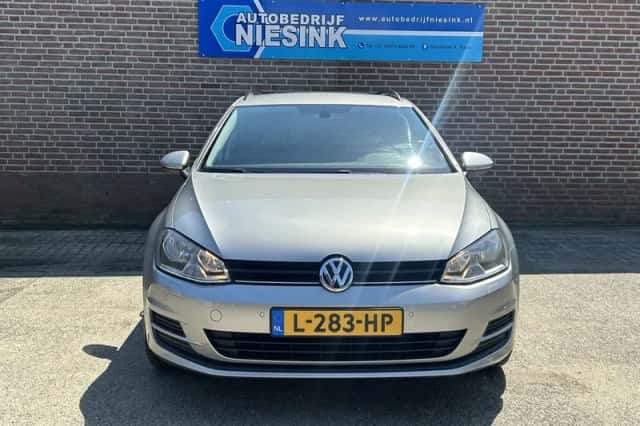 Volkswagen Golf (2015) thumbnail 3