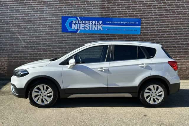 Suzuki S-Cross (2018) thumbnail 5