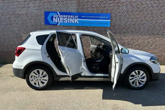 Suzuki S-Cross (2018) thumbnail 6