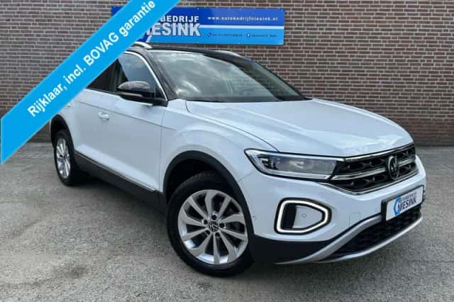 Volkswagen T-Roc (2023) thumbnail 1