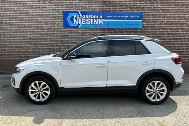 Volkswagen T-Roc (2023) thumbnail 5
