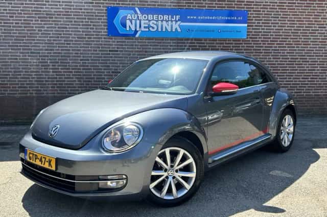 Volkswagen Beetle (2015) thumbnail 2