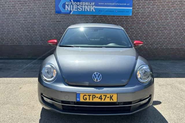Volkswagen Beetle (2015) thumbnail 3