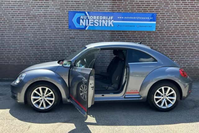 Volkswagen Beetle (2015) thumbnail 4