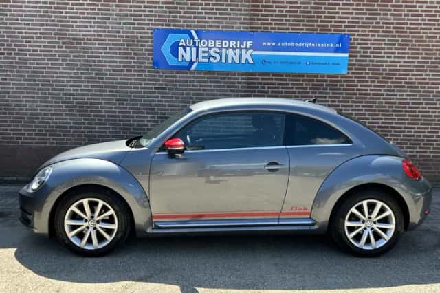 Volkswagen Beetle (2015) thumbnail 5