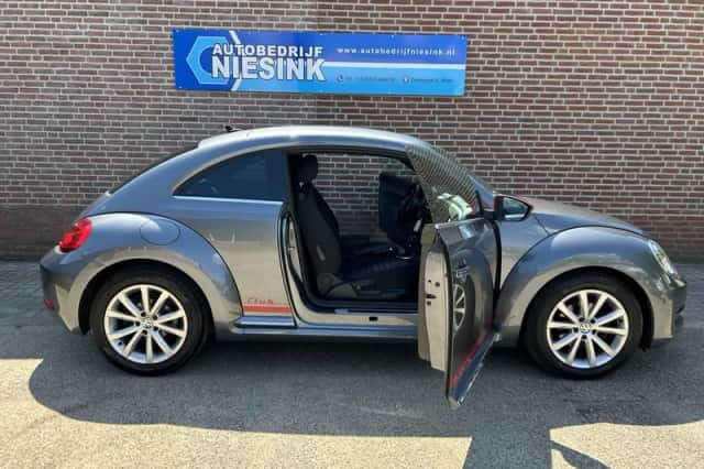 Volkswagen Beetle (2015) thumbnail 6