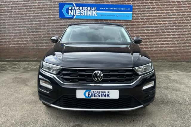 Volkswagen T-Roc (2021) thumbnail 3