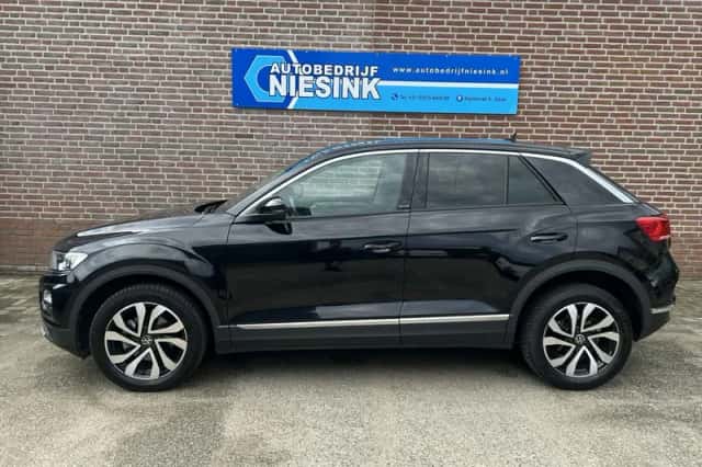 Volkswagen T-Roc (2021) thumbnail 5
