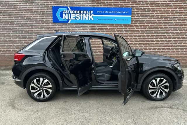 Volkswagen T-Roc (2021) thumbnail 6